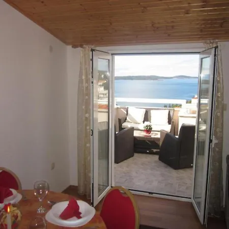 Azure Hvar * هفار