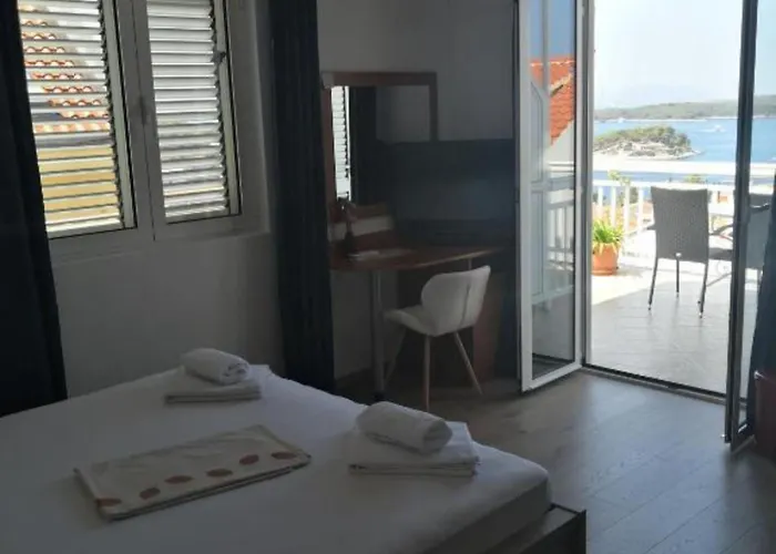 Azure Hvar Lägenhet